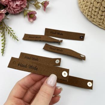 3006 Декоративная бирка из искусственной замши "Hand Made", 8х1,5 см, коричневый